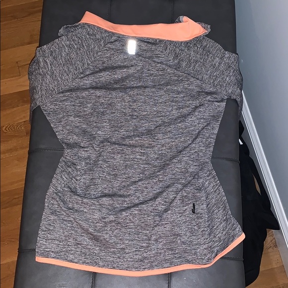 Underarmour 1/4 zip running long sleeve - Picture 3 of 4